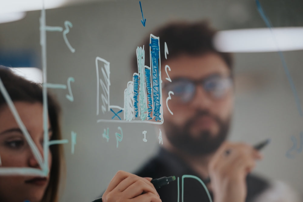 Onderhoud van glazen whiteboards: zo houd je ze krasvrij