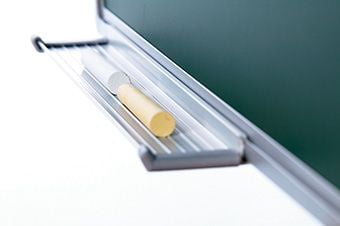 Krijtbord Softline profiel 8mm emailstaal grijs 100x200 cm 2 - Krijtbord Softline profiel 8mm, emailstaal grijs - 100x200 cm - 11.103.604 - Whiteboard-Expert.nl
